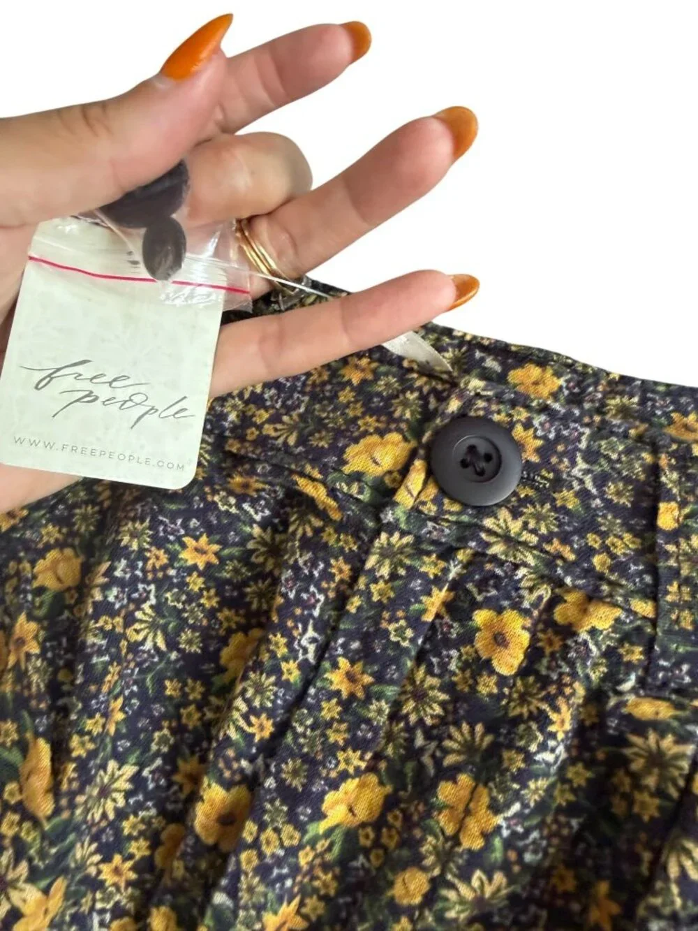 FREE PEOPLE Floral Flutter Shorts Size 4 NEW NWT